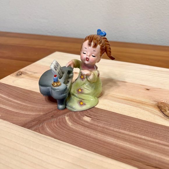 1960s Vintage Josef Originals HAPPINESS SERIES Piano Girl, Ceramic Figurine - Picture 1 of 7